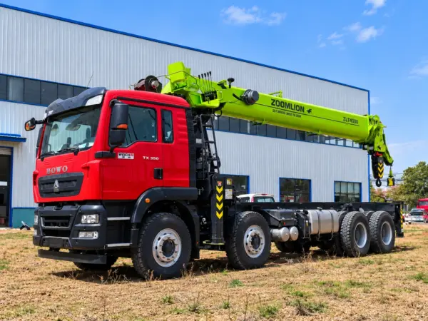 SINOTRUK HOWO 8×4 16 ton truck mounted crane with Zoomlion 5-section telescopic boom