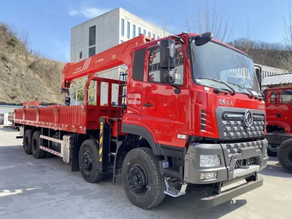 DONGFENG Tianlong KC 8×4 15 Ton Truck Mounted Crane
