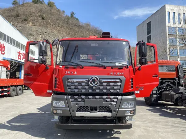 DONGFENG Tianlong KC 8×4 15 Ton Truck Mounted Crane